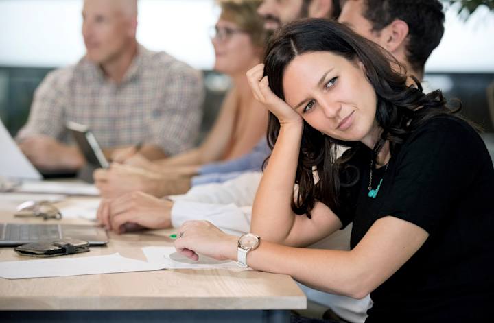 Foto af fem personer til et stresskursus