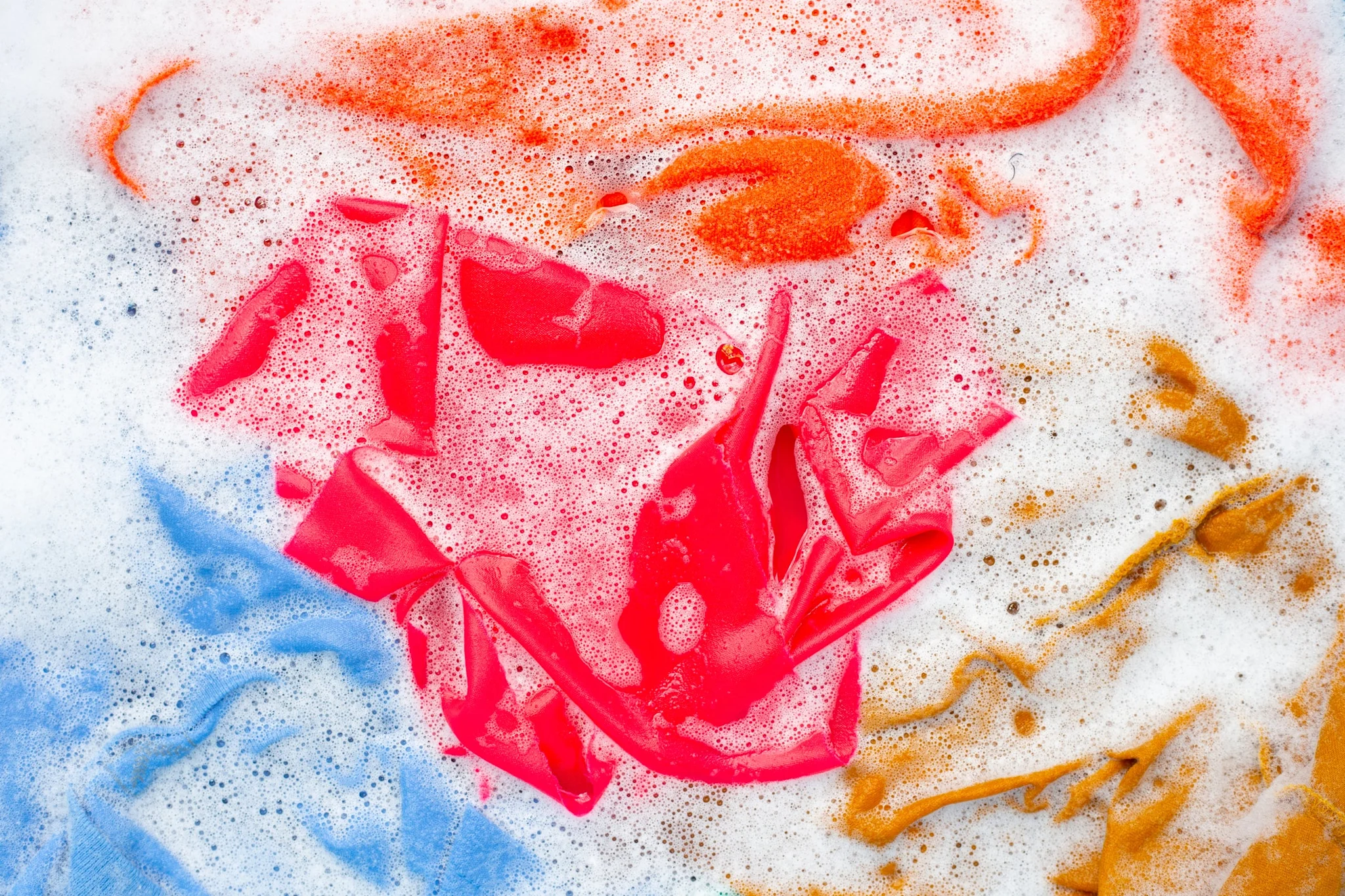Can You Wash Colored Clothes With Bleach? Clorox®