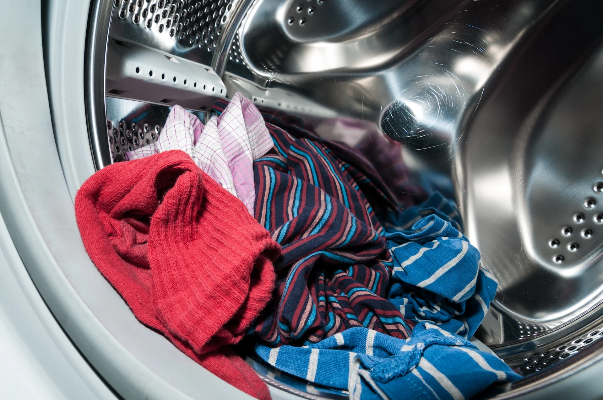 Does Bleach Kill Germs from Viruses &amp; Bacteria in Laundry? | Clorox™