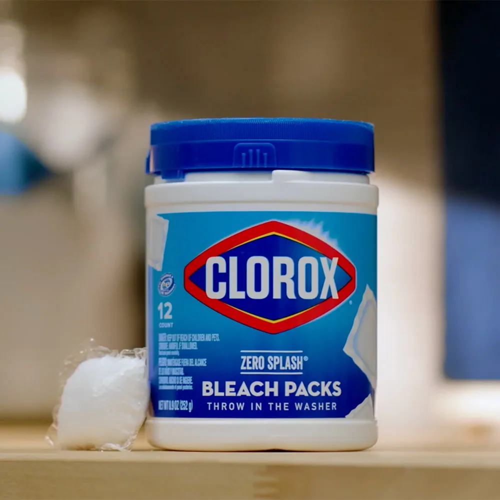A video showing the convenience of Clorox Laundry Bleach Packs