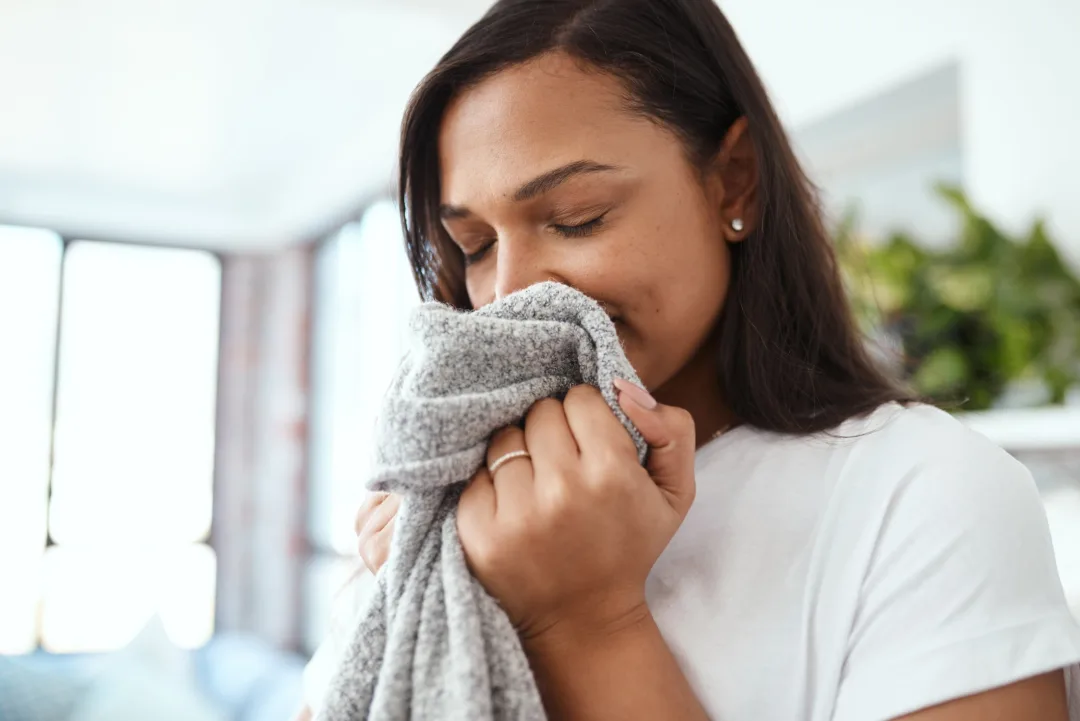 how-to-get-bleach-smell-out-of-clothes-clorox