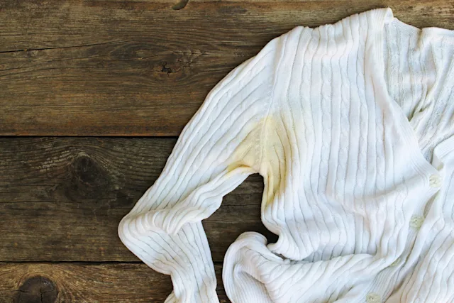 How to Get Sweat Stains Out of Armpits | Clorox™