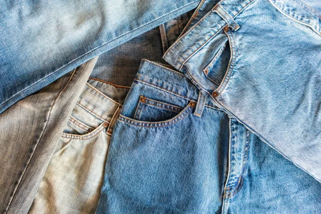 Cómo aclarar jeans con blanqueador