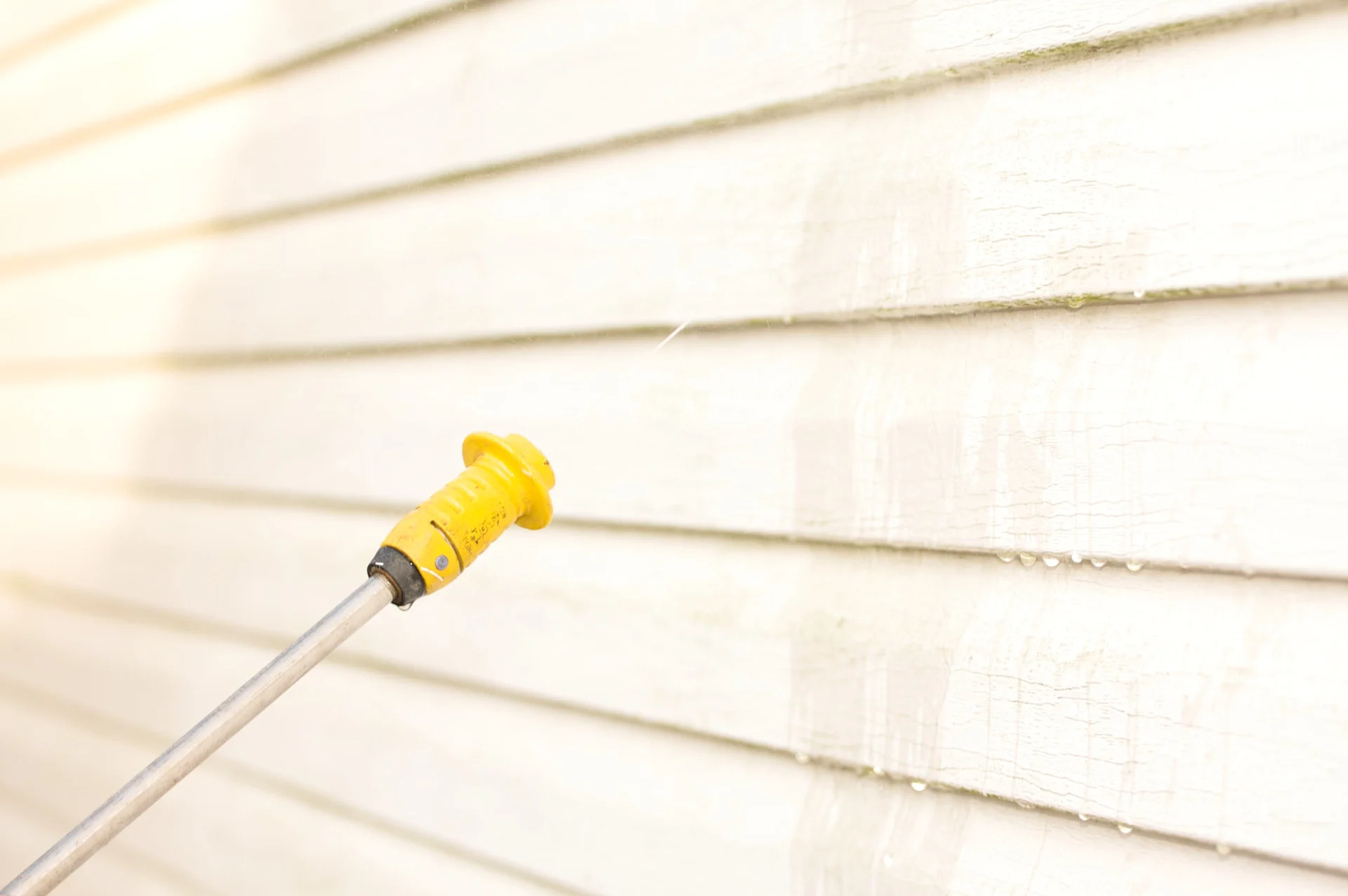 How to Clean Vinyl Siding With Bleach Clorox®