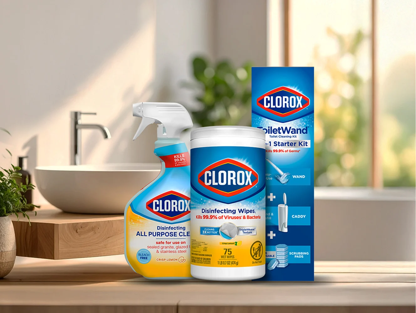 Productos de limpieza Clorox en un mostrador de baño con lavabo.