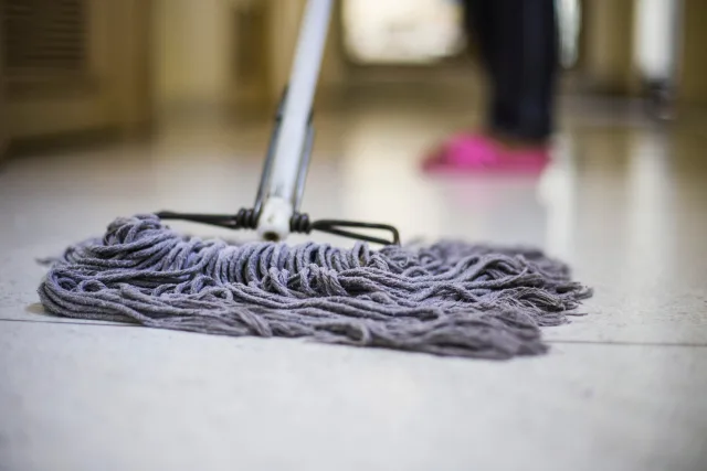 How to Clean Floors by Mopping with Bleach