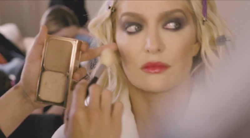 Celebrity Makeup Artist Sam Visser Recreates Kim Basinger’s Iconic 9 1/2 Week’s Effortless-Impact-Beauty
