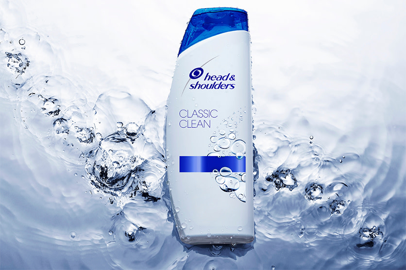 Head&Shoulders Classic Clean shampoo lying on the water.