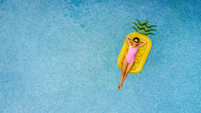 R1 swimming pool lilo