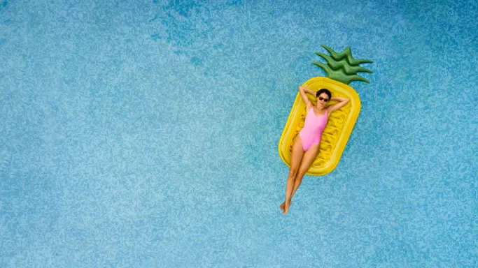 R1 swimming pool lilo