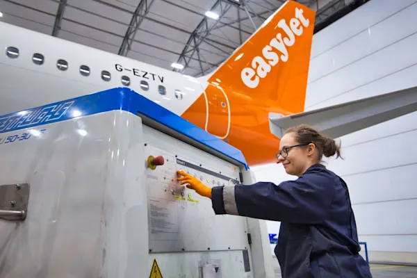 easyJet apprenticeships R1 earn as you learn