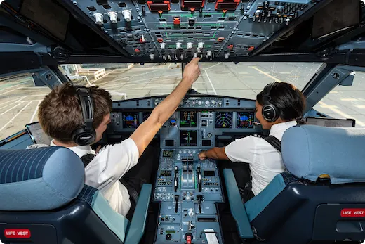 easyJet pilots training learn
