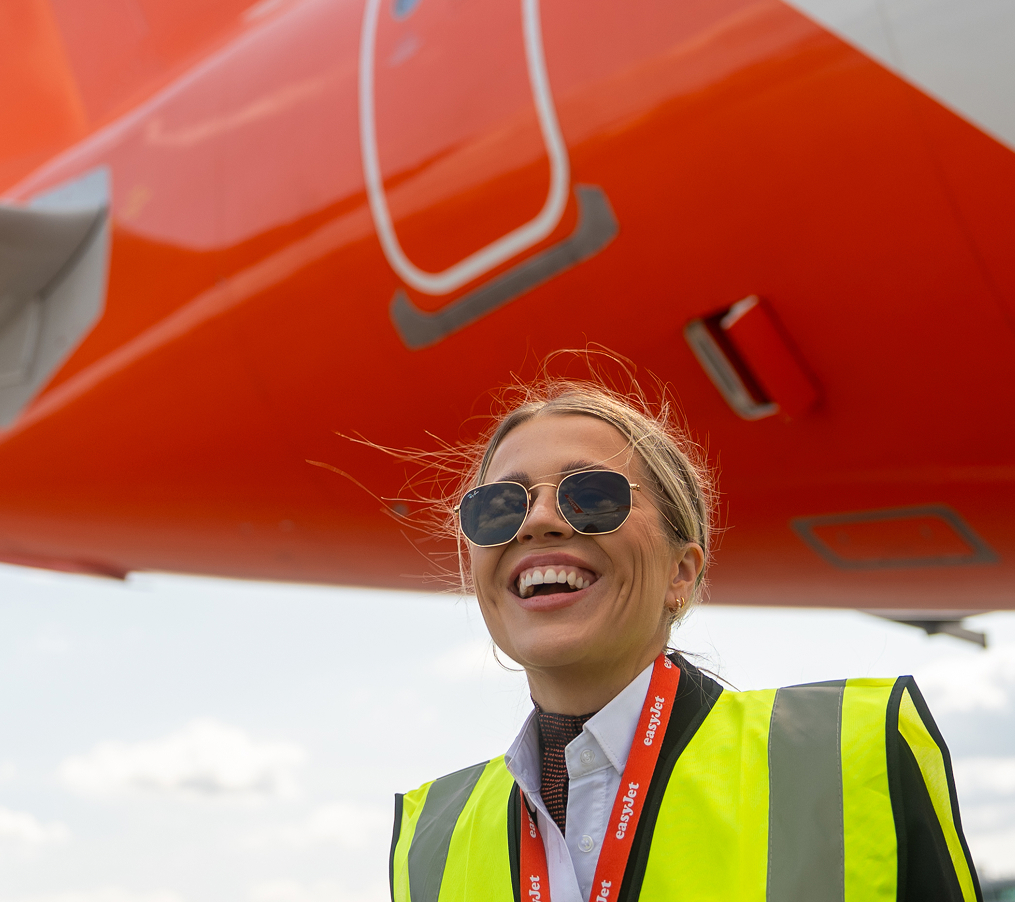 UNIFORMS Gatwick Pilot walk around 1