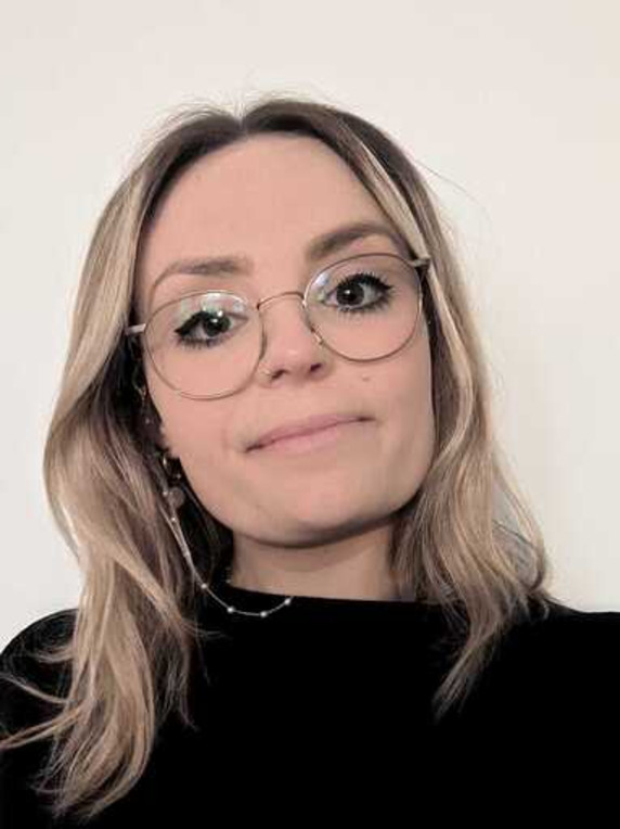 Ellie Headshot 2026