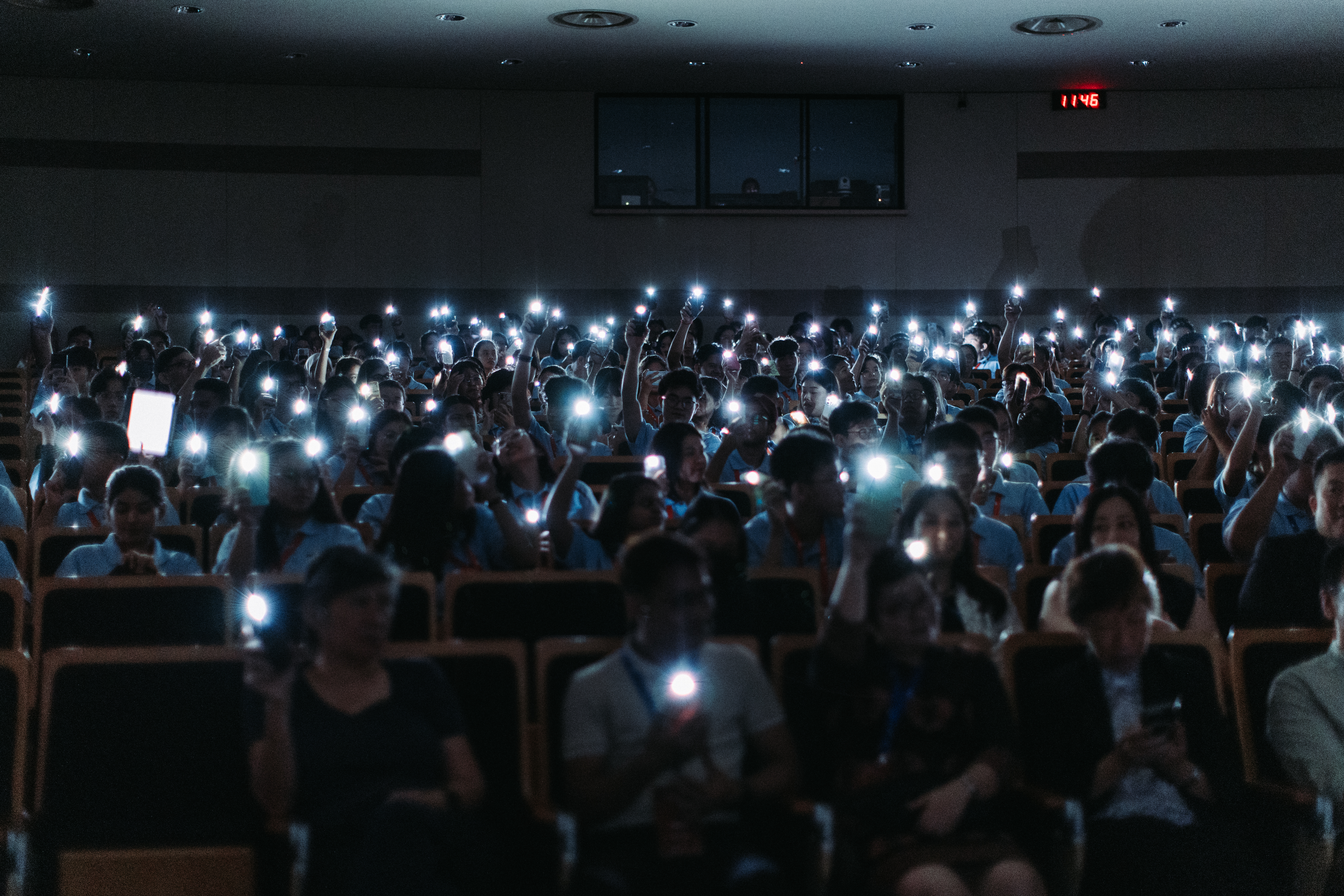 This activity invites the participants to light up their phone torchlight. When there are very few torches lit up, the dark space of the auditorium feels very cold and dark. But when plenty of people lit up their torchlights together. This activity wants to convey the importance of collaboration in navigating the unknown future.