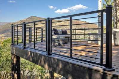 Top Deck Railing Ideas for Your Outdoor Oasis