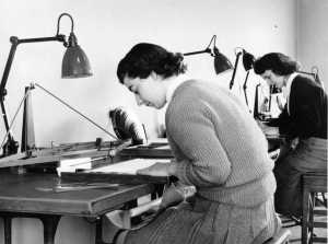 Valery Pengelli and Jenny Harris cutting wax patterns from 10-inch drawings using a pantograph, c. 1956. © Monotype archives