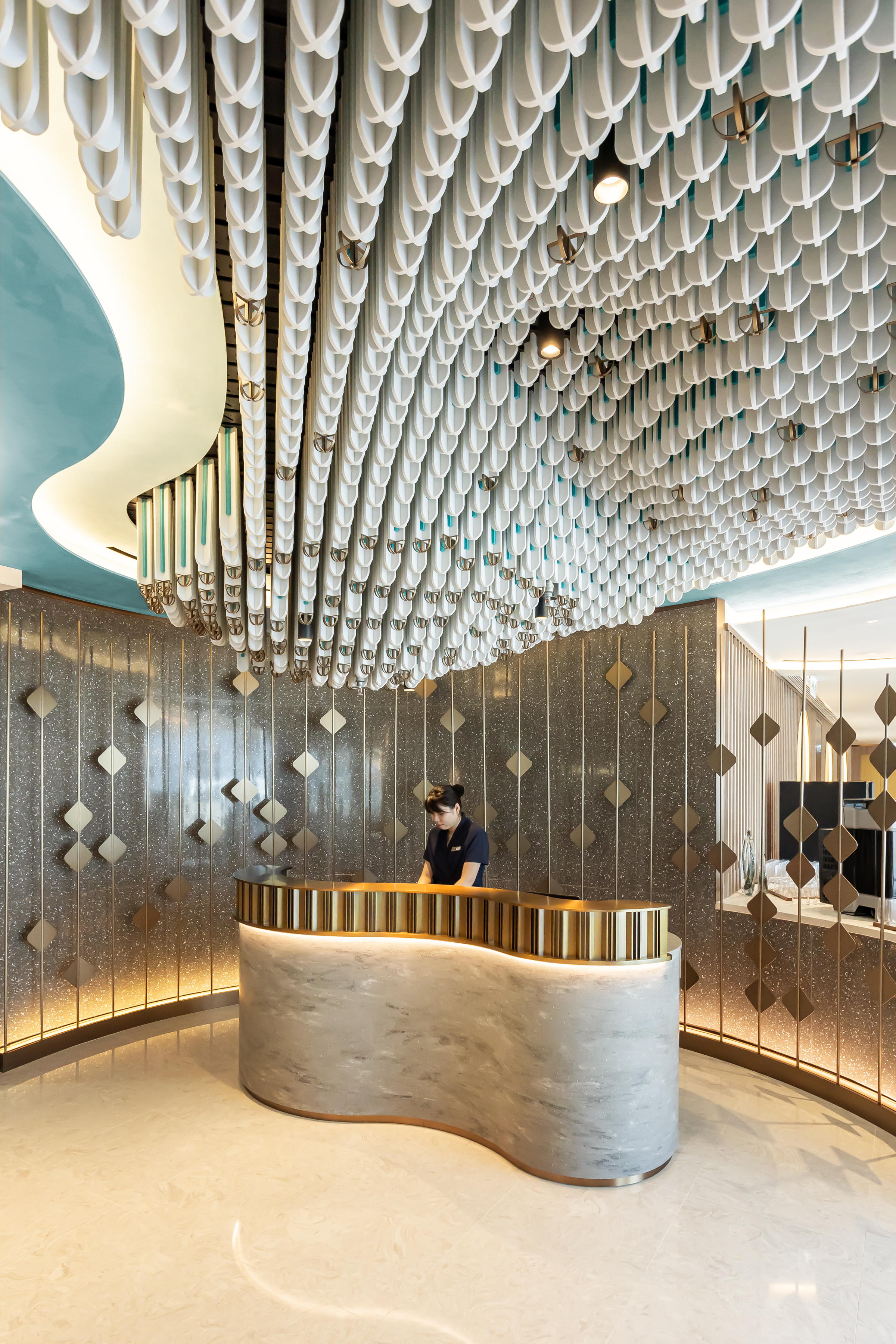 airport lounge reception desk 