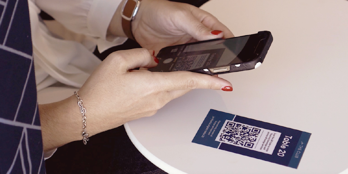 Airport Dimensions, Digital Experience, Connecta, Person holding phone and scanning QR code