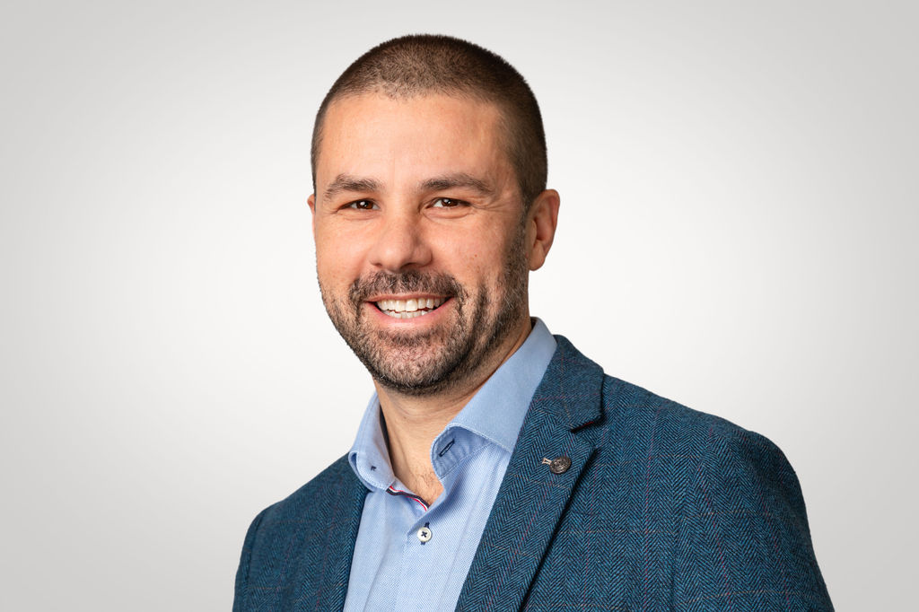 Man in suit, blue shirt