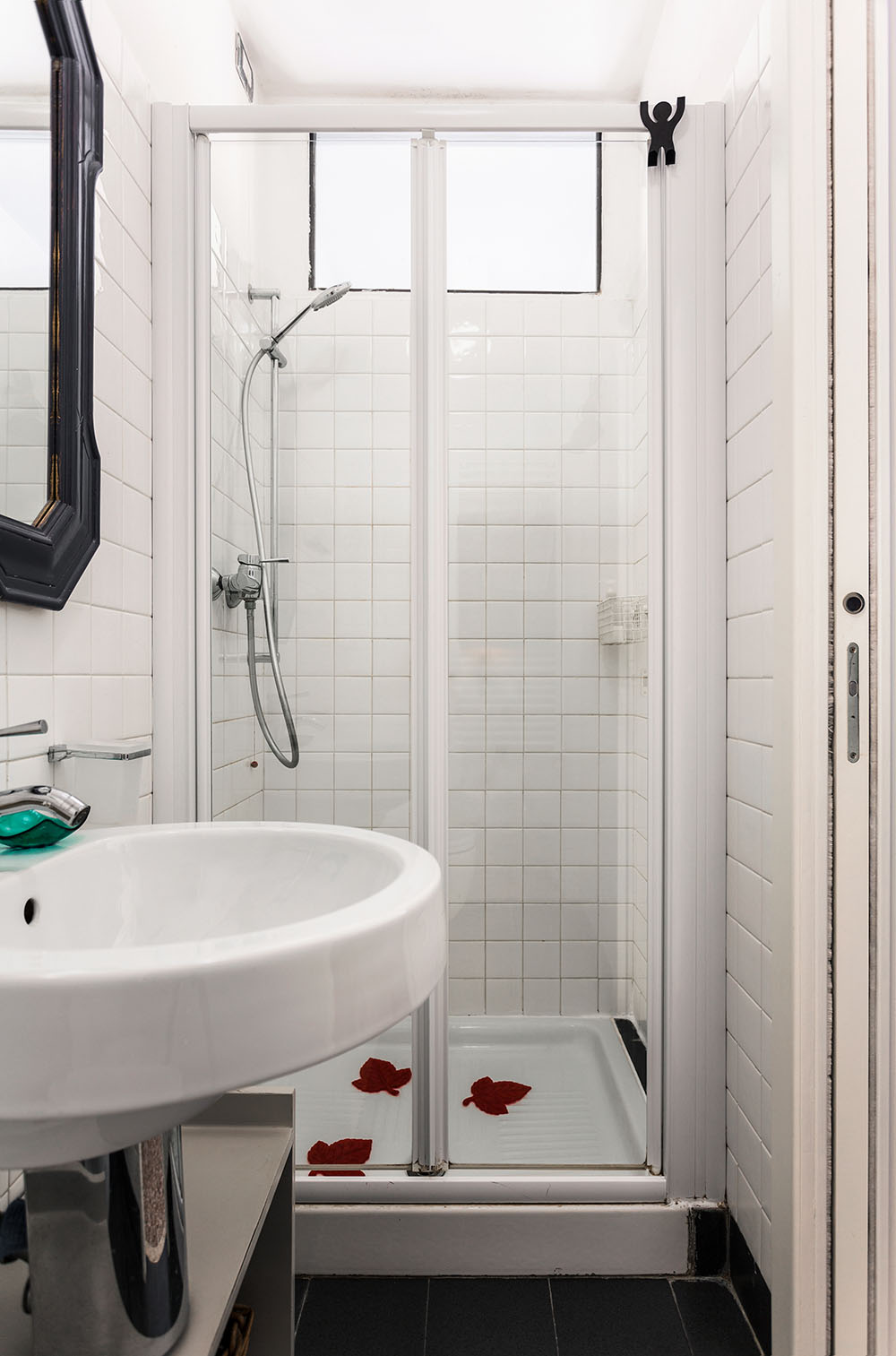 Bathroom in the room of the flying bird