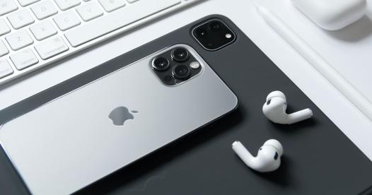 iPhone 12 : Apple ne mettrait plus d'écouteurs dans la boîte pour vendre  plus d'AirPods !