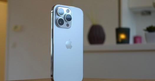 Apple - Porte carte en cuir avec MagSafe pour iPhone 12, 13, 14 - vert Pas  Cher