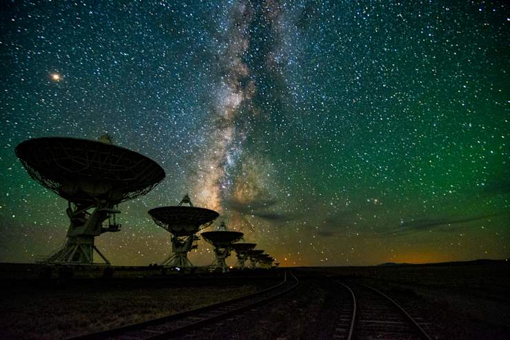 Milky Way over NRAO's Karl G. Jansky Very Large Array — NRAO/AUI/NSF, Jeff Hellerman