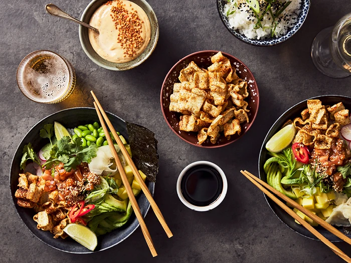 Poké Bowl with crunchy snacks