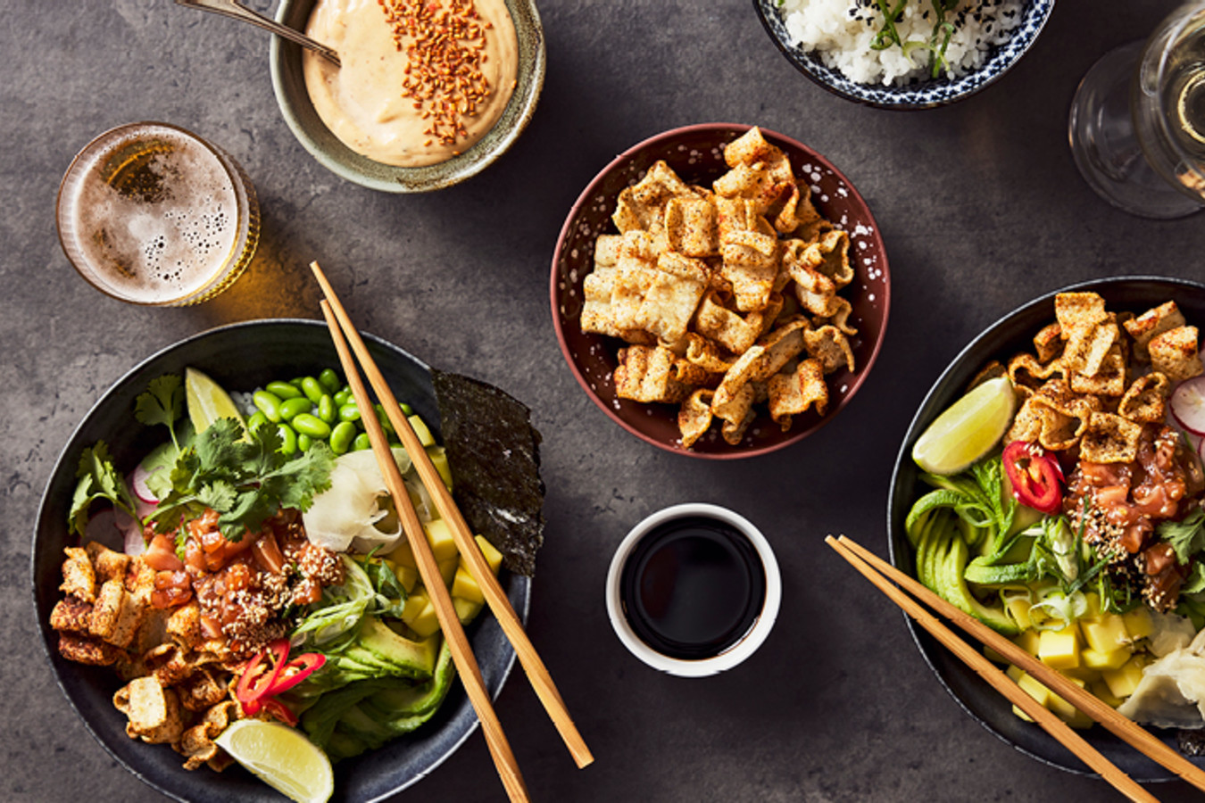 Poké Bowl with crunchy snacks