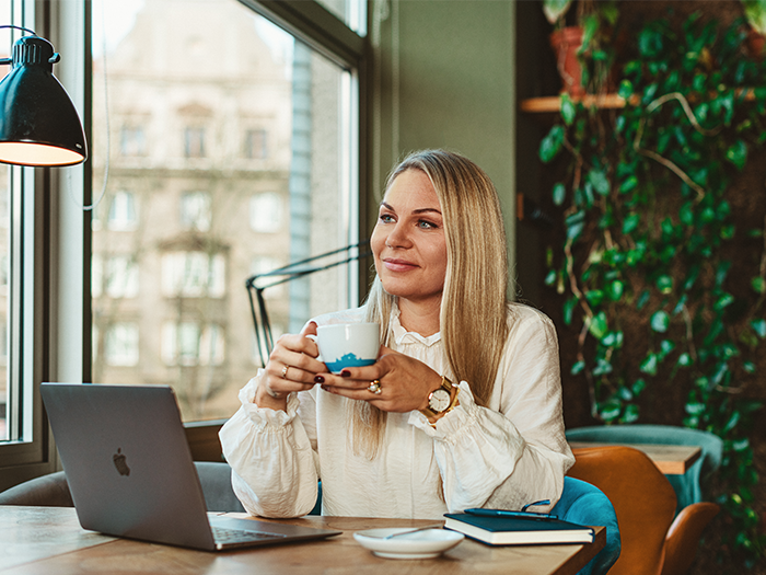 Employee working in a hybrid model