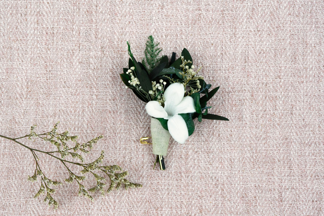 boutonniere daisy