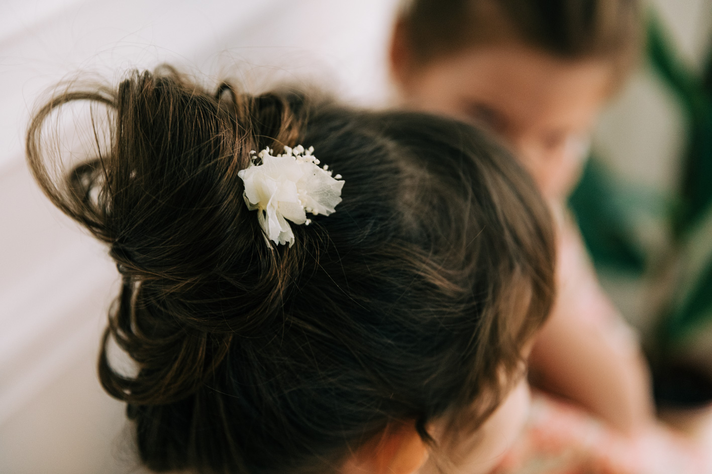 How to accessorize your flower girl hair? | LCV