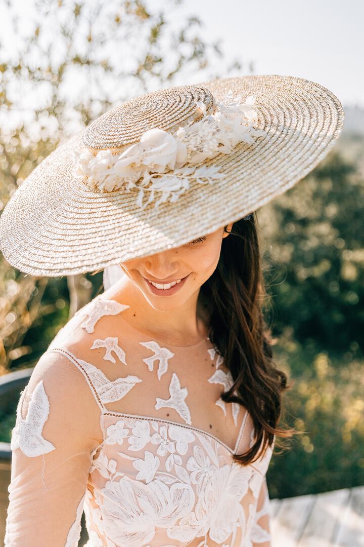 Tenue de shop mariage avec chapeau