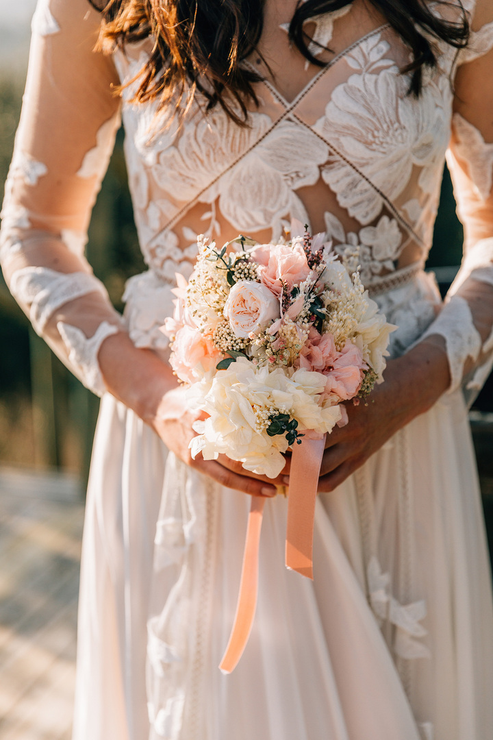 La Couronne de Fleurs : Accessoire Tendance de Votre Mariage