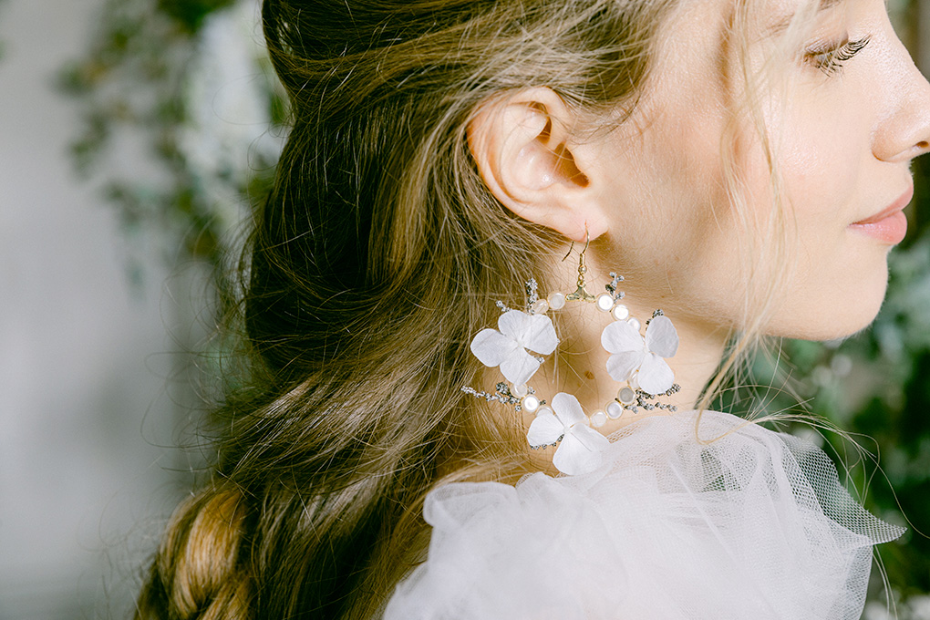 Délicate Unique Mini Émail Fleur Boucles d'oreille pour femmes élégant Accessoires 