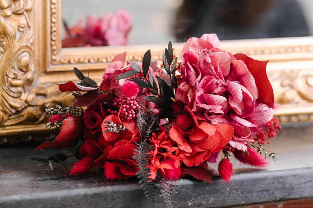 DIY : Fabriquez une guirlande de table fleurie pour un dîner de fête