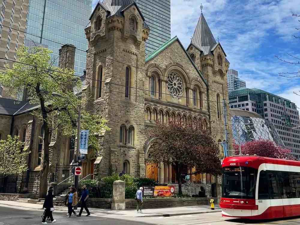 【2025年版】トロント語学学校8選|費用・特徴を徹底比較!