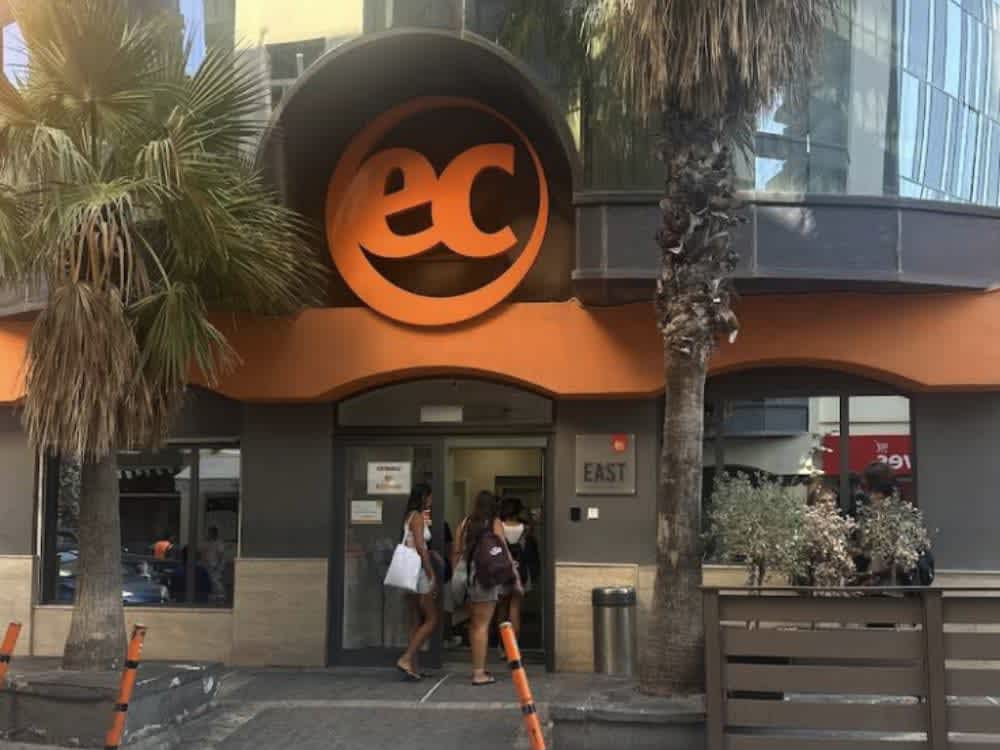 EC Maltaのエントランス