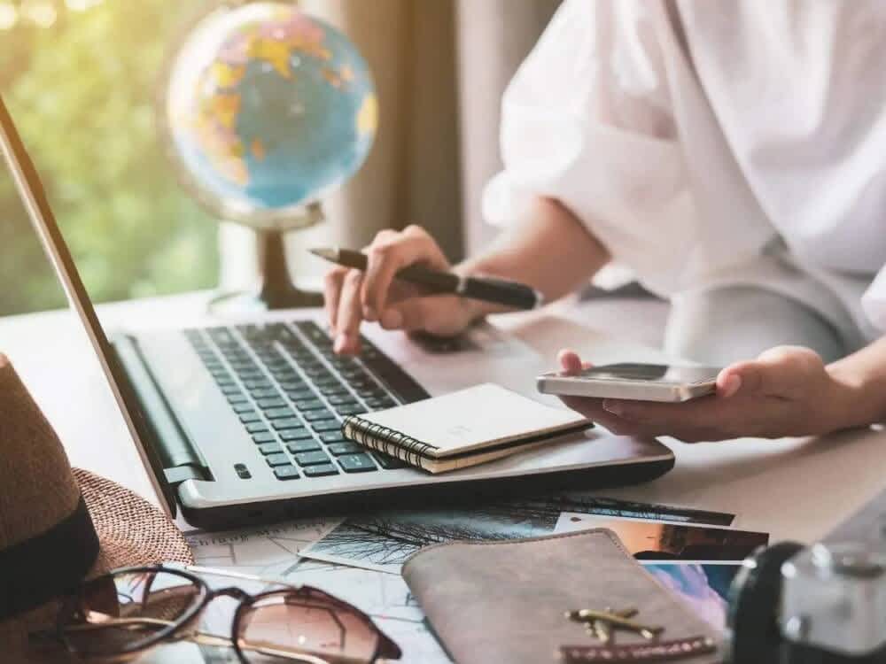 ワーホリにエージェントがいらないって本当?サポートなしの費用は?