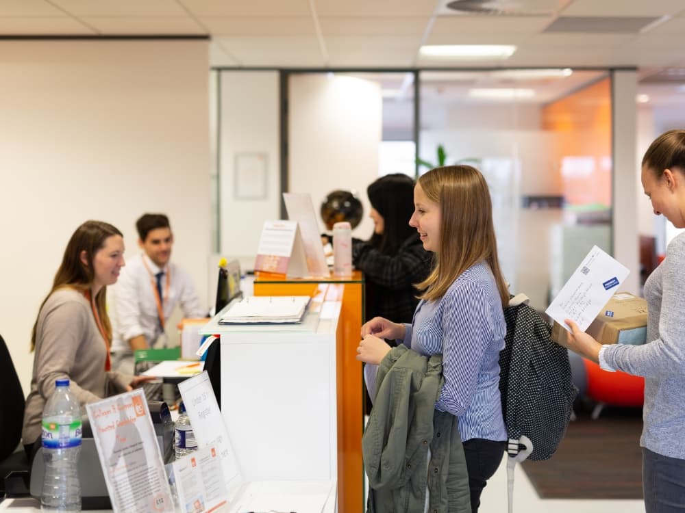 EC English Language Centres Cambridgeエントランス