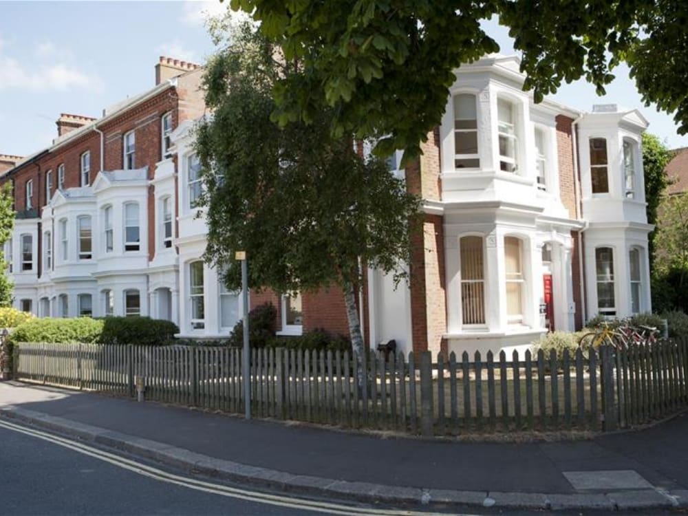 CES - Centre of English Studies Worthing外観