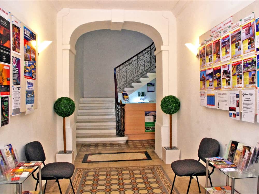 Cavendish School of English Maltaのエントランス