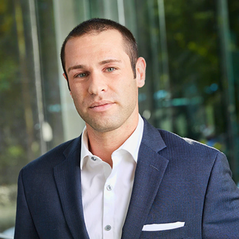 Justin Elanjian's headshot