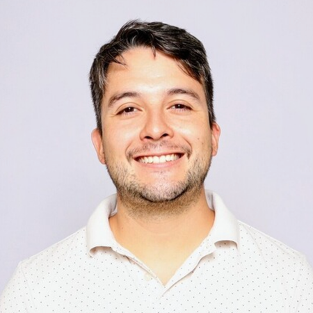 Julio Cruz's headshot