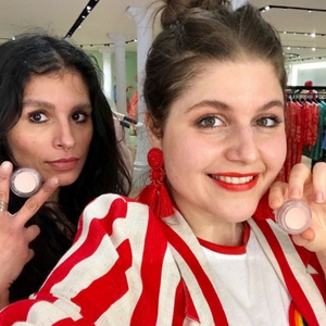 MAKE UP