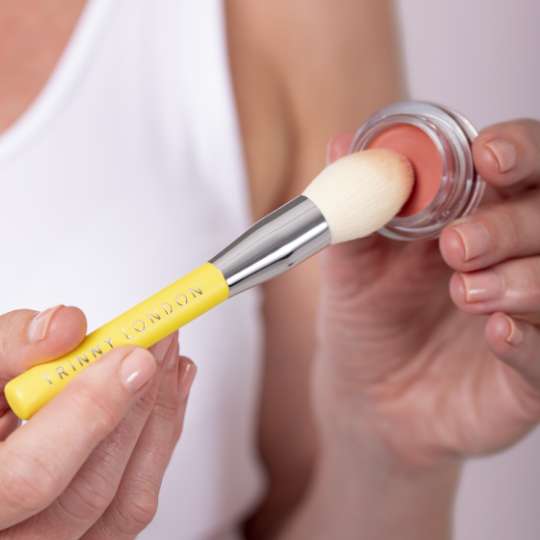 BLOG Pros and cons of applying makeup with a brush vs your fingers