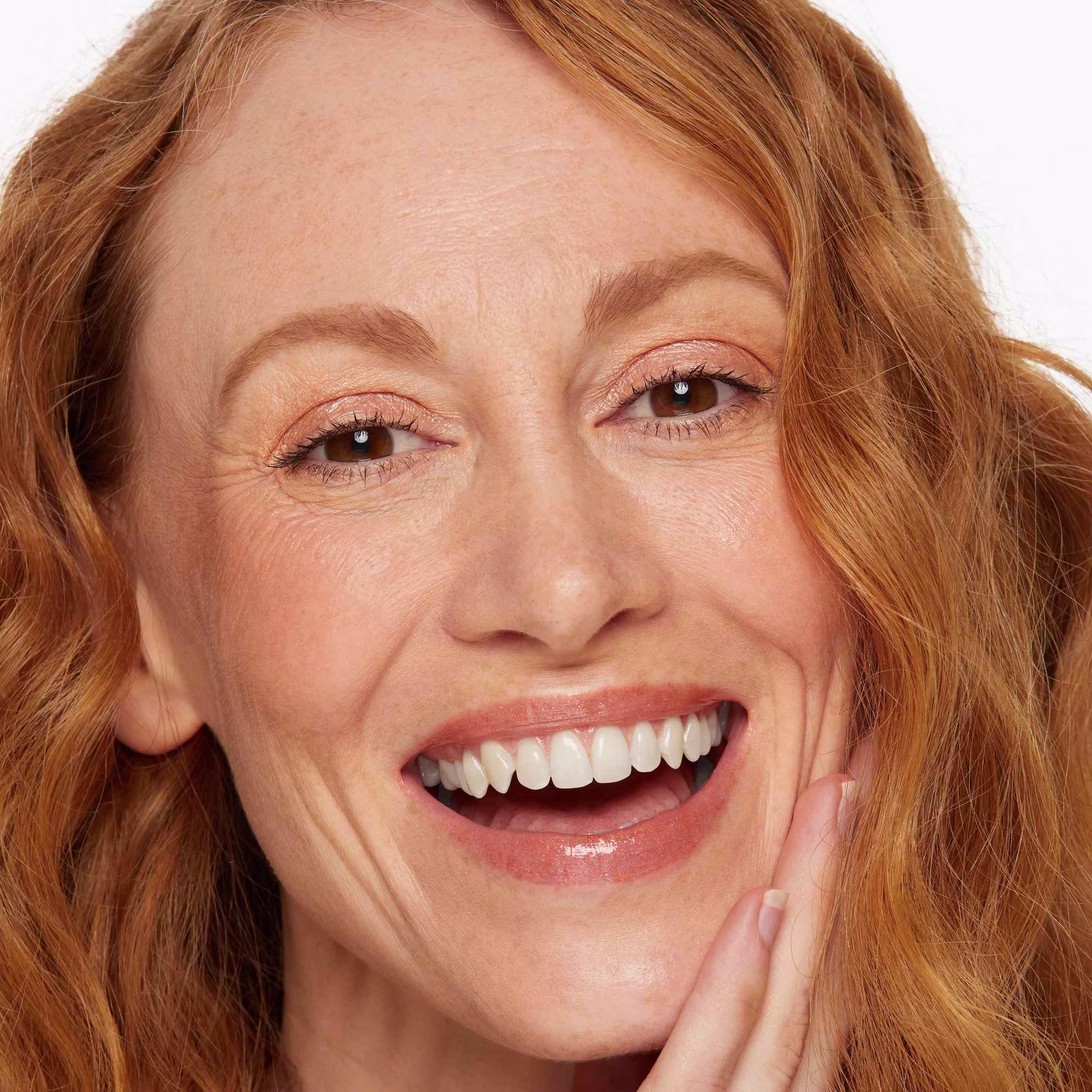 Janine is wearing Lip & Cheek T-Tones in Lady J and Nicole on her cheeks and lips and Eye2Eye in Hope.
