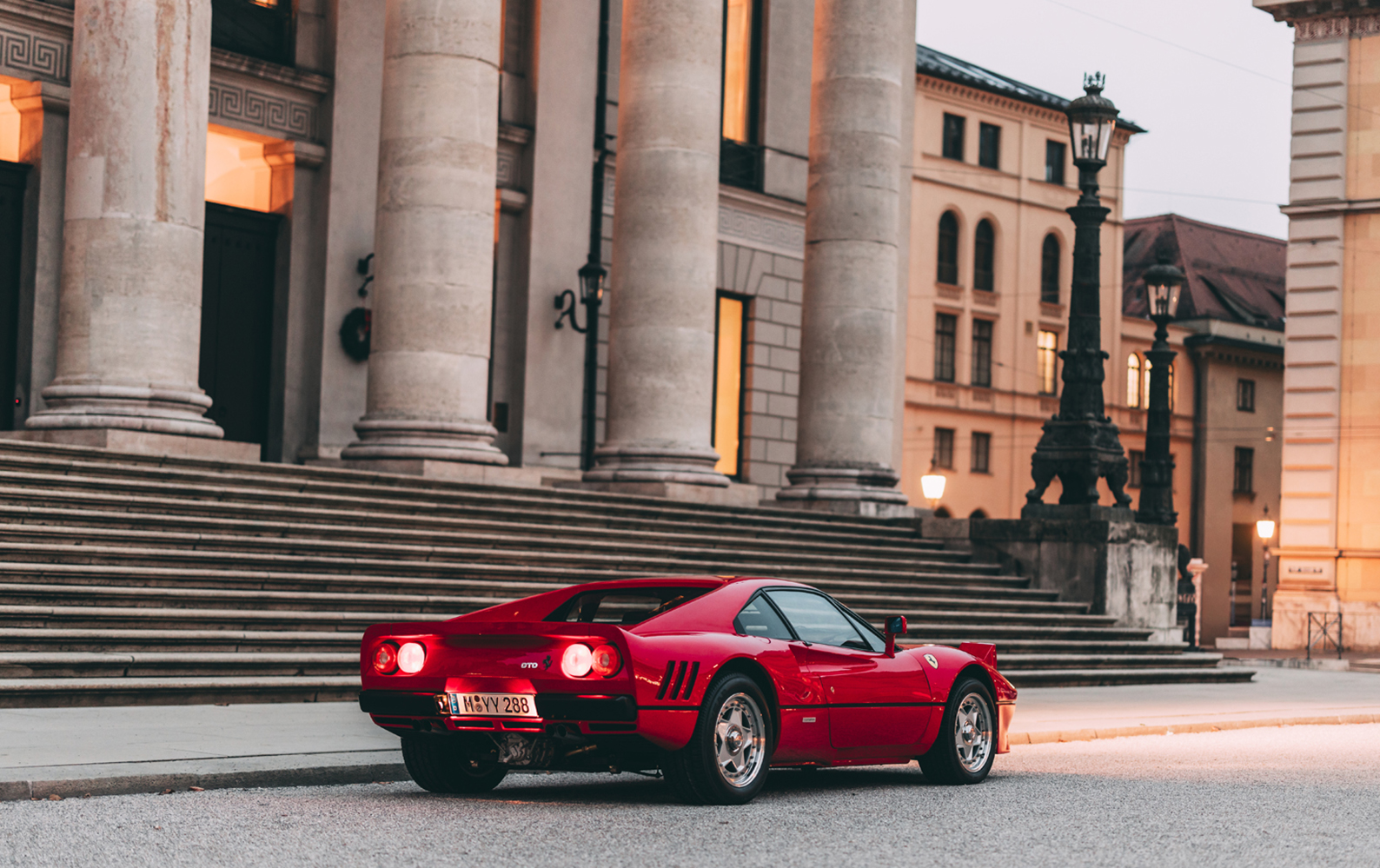 Ferrari 288 GTO1984 MR Lamborghini 2台set Record-Breaking Ferrari 288 GTO and FXX K Evo Surpass Expectations