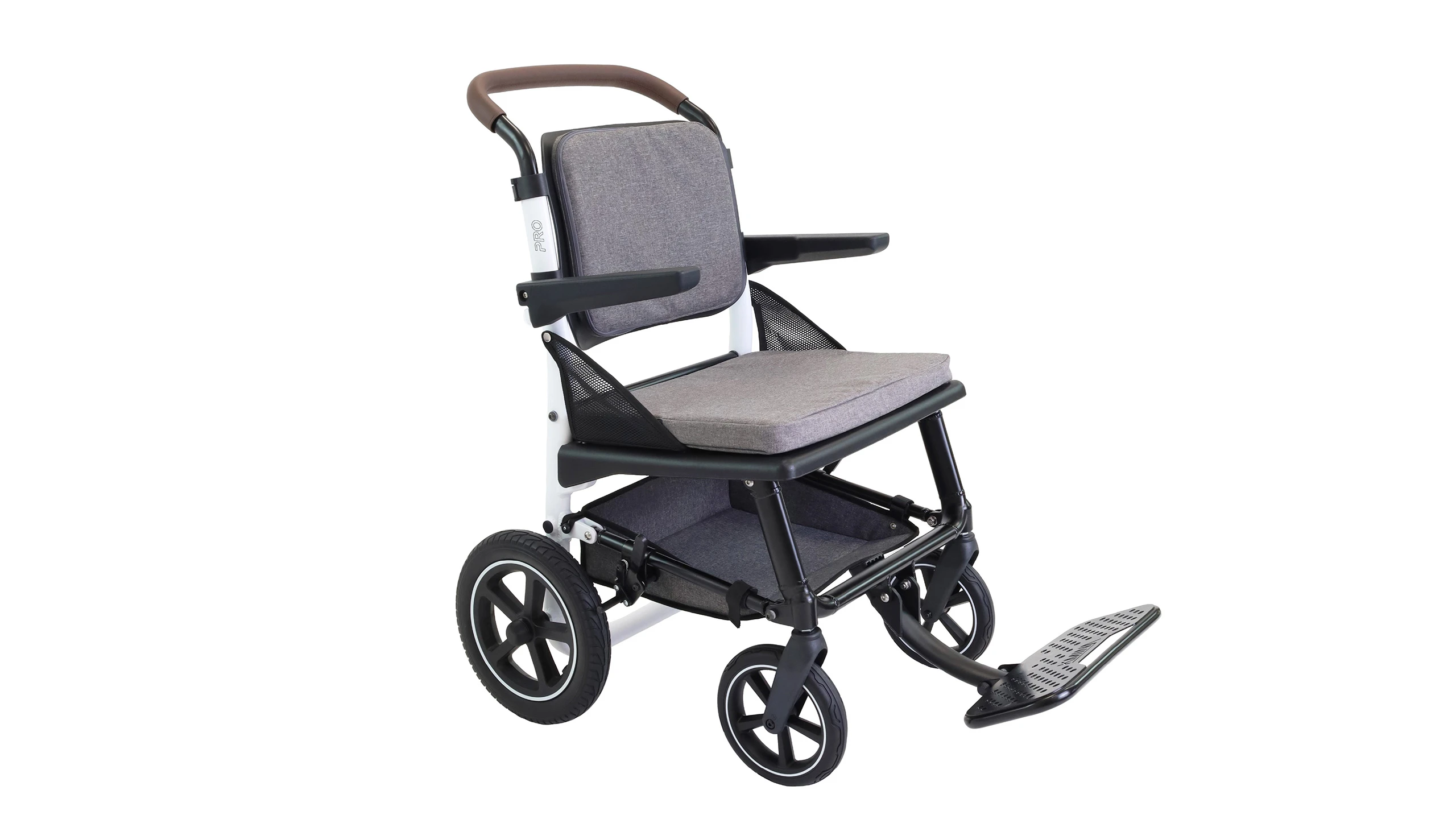 Immagine della versione a ruote piccole e in colorazione bianca della carrozzina leggera KMINA Pro con il suo maniglione posteriore ergonomico che consente all'accompagnatore di manovrarla con una mano sola